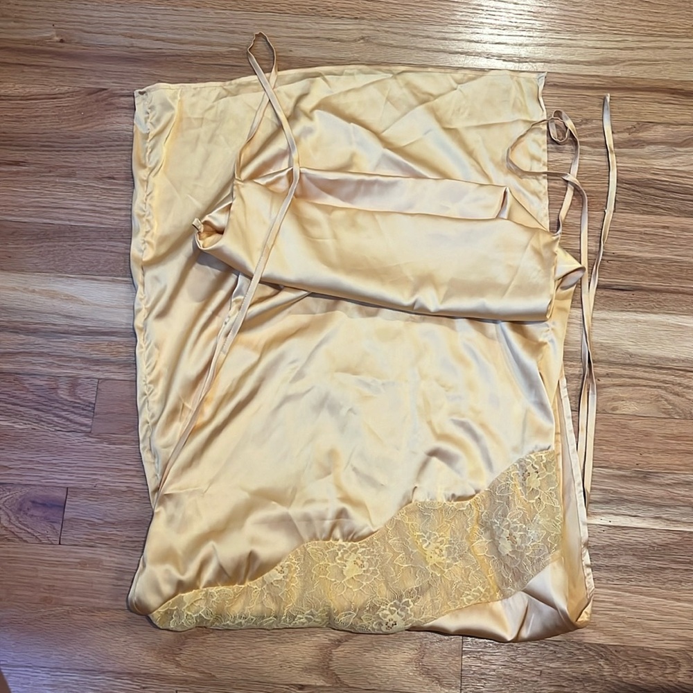 Maxi yellow lace dress
